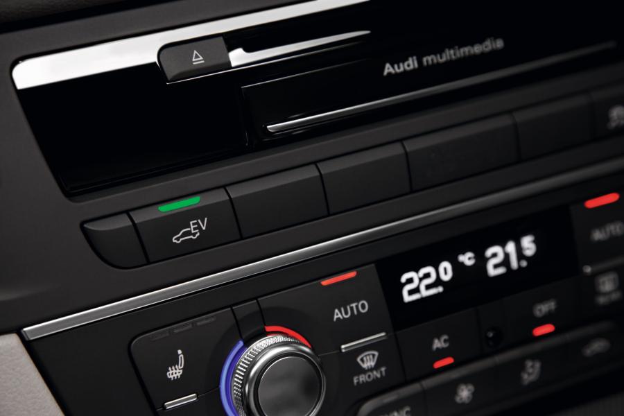  Audi A6 Hybrid Sedan (4G, C7) 2011 года  (фото 8 из 24)